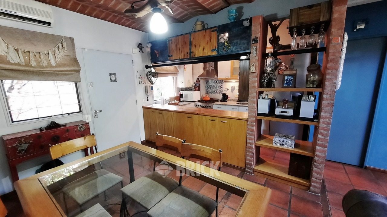 LAVALLEJA al 1000 Piso PB 8