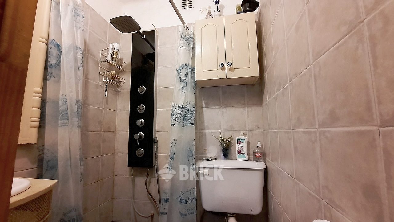 YRIGOYEN, HIPOLITO, AV. al 3500 Piso 1 11