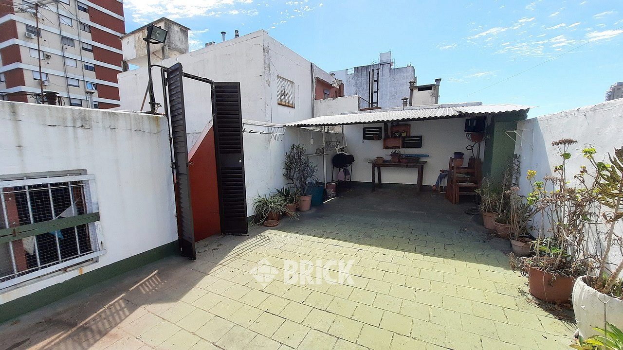 YRIGOYEN, HIPOLITO, AV. al 3500 Piso 1 17