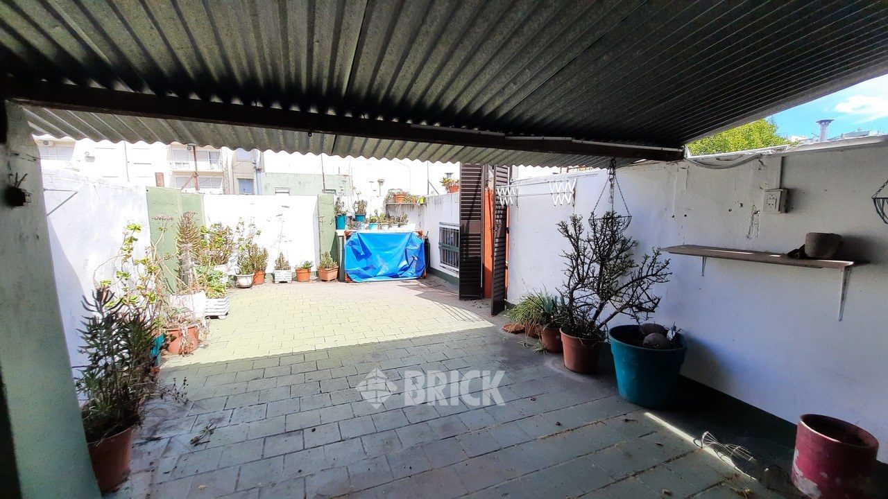 YRIGOYEN, HIPOLITO, AV. al 3500 Piso 1 21