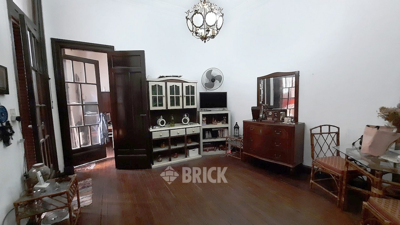 YRIGOYEN, HIPOLITO, AV. al 3500 Piso 1 3