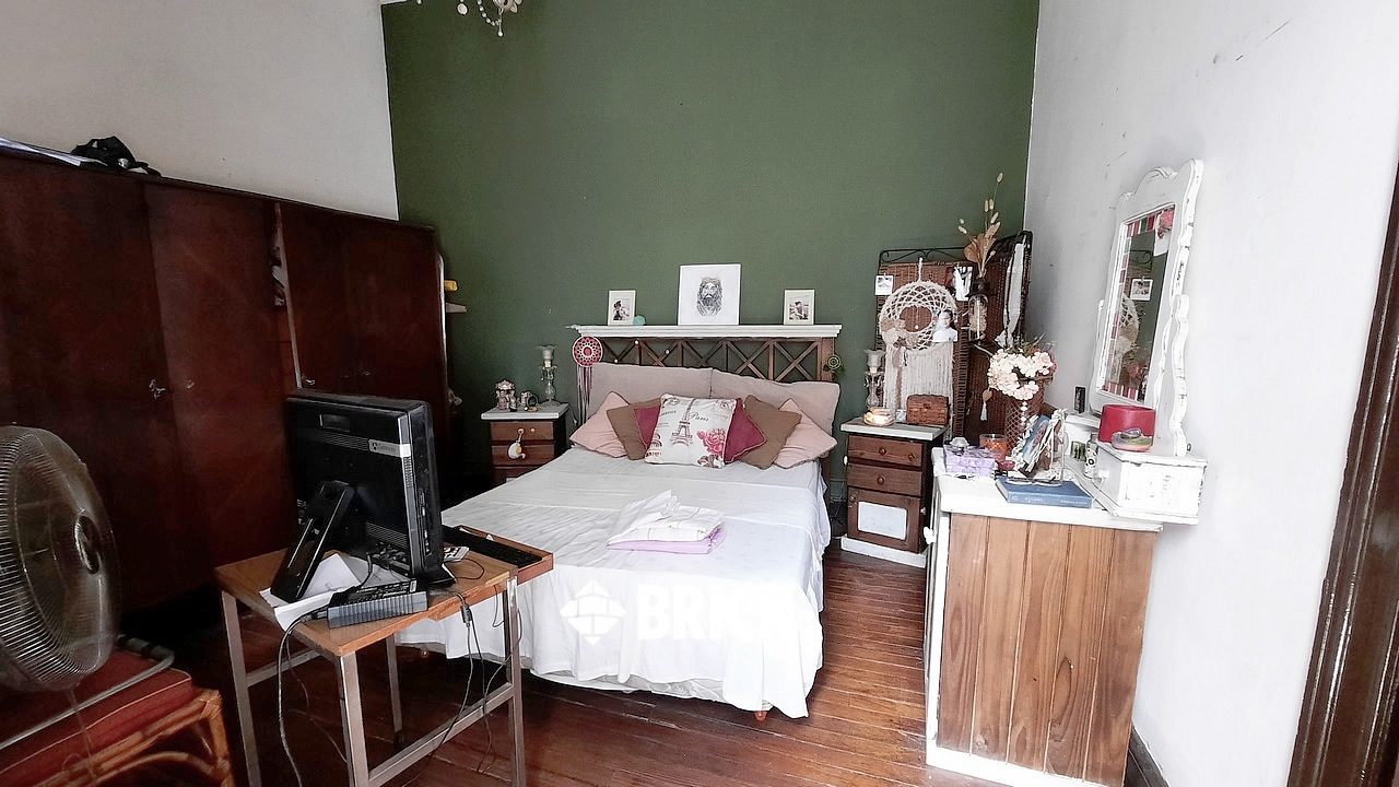 YRIGOYEN, HIPOLITO, AV. al 3500 Piso 1 5