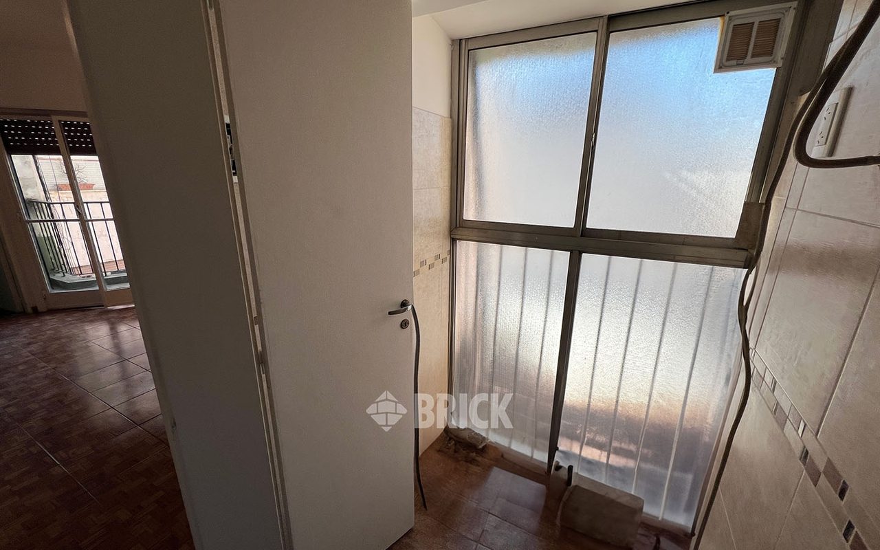 ALSINA, ADOLFO al 2500 Piso 8 5