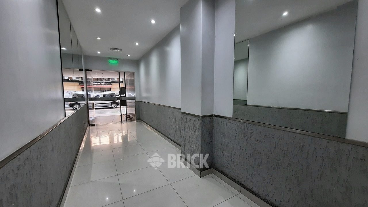 ALVEAR, MARCELO T. DE al 2400 Piso 7 16