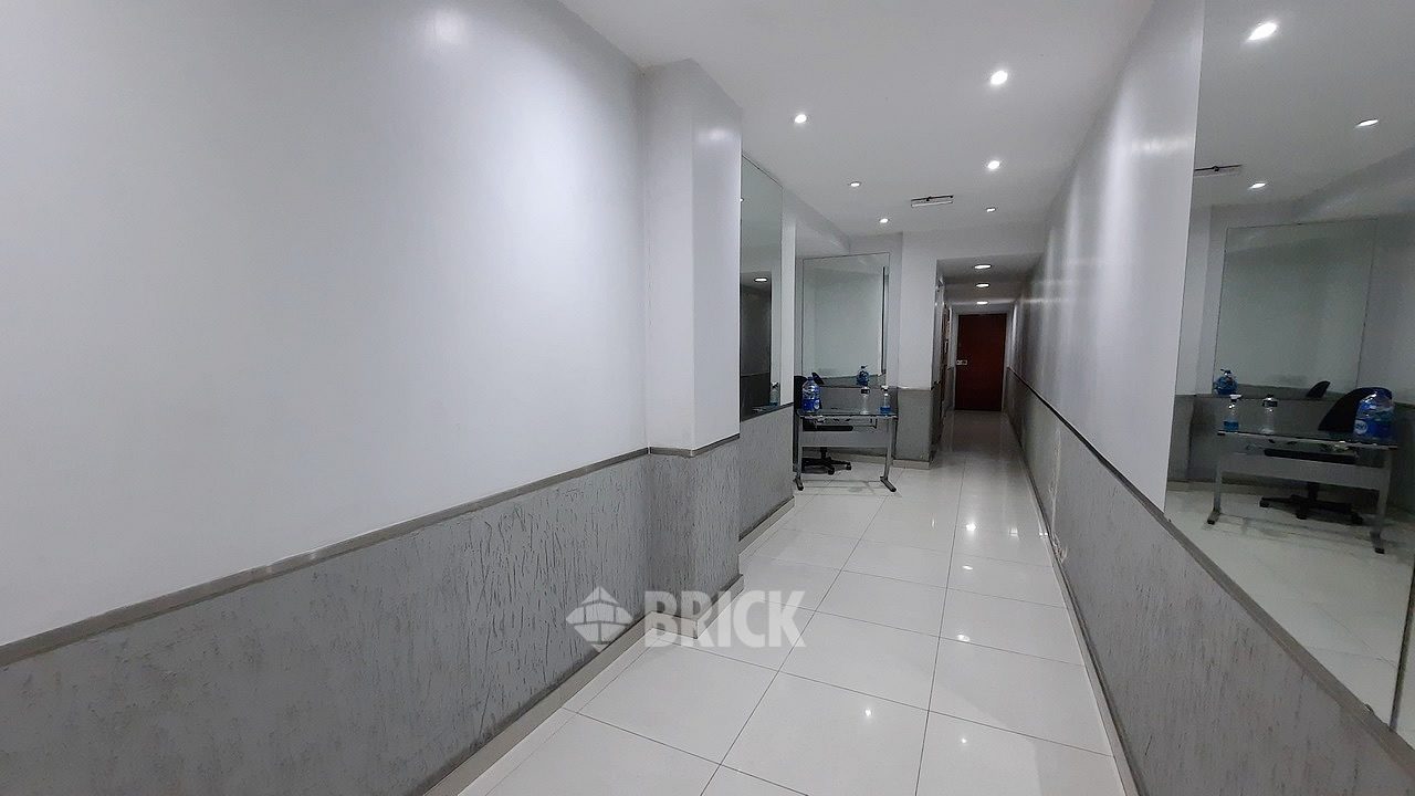 ALVEAR, MARCELO T. DE al 2400 Piso 7 17