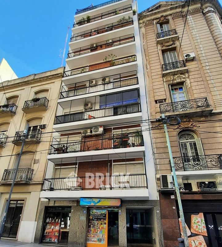 ALVEAR, MARCELO T. DE al 2400 Piso 7 23