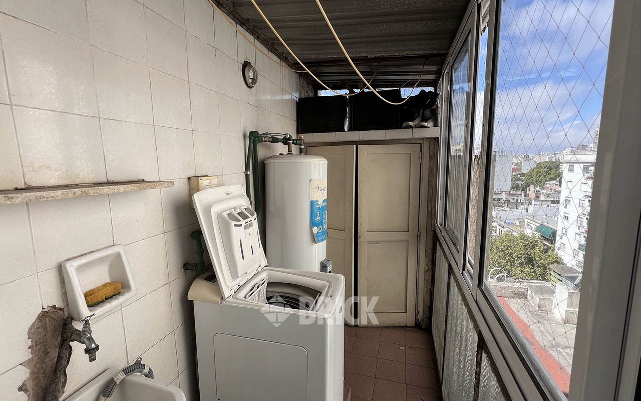 YRIGOYEN, HIPOLITO, AV. al 3600 Piso 9 13