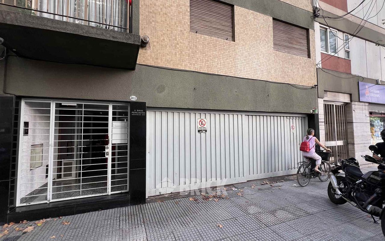 YRIGOYEN, HIPOLITO, AV. al 3600 Piso 9 20