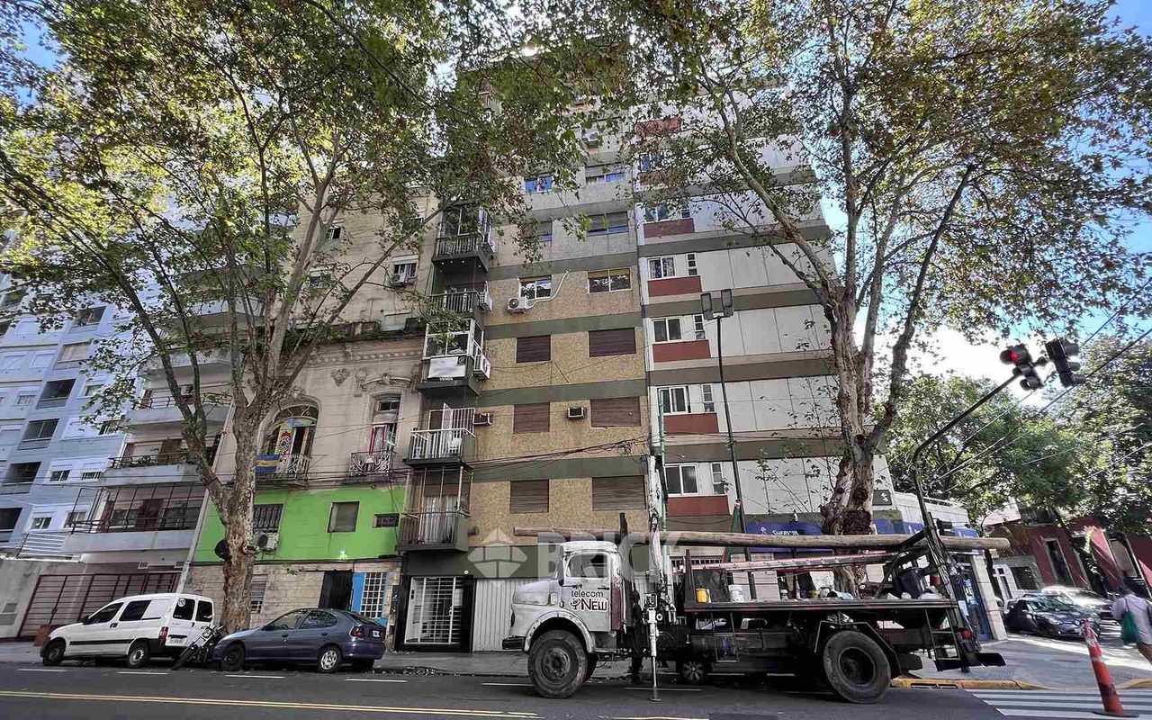 YRIGOYEN, HIPOLITO, AV. al 3600 Piso 9 21