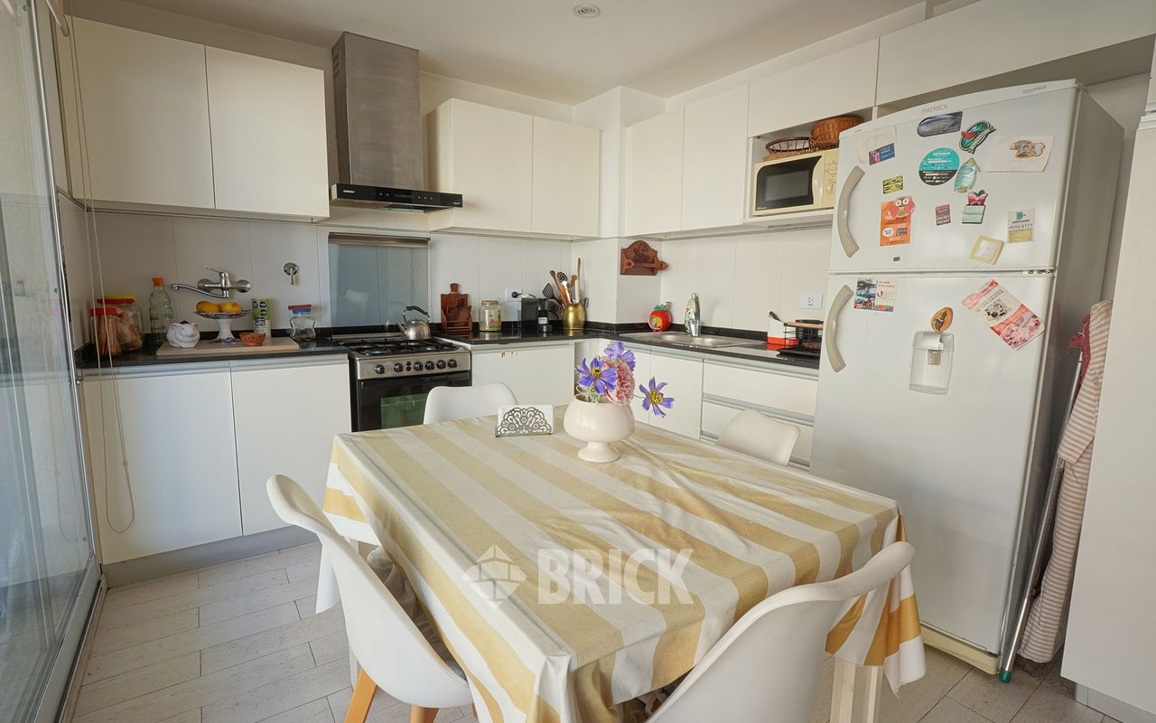 AVELLANEDA, AV. al 1700 Piso 8 21