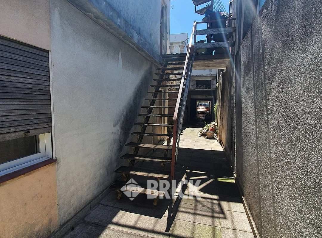 FERNANDEZ MORENO al 3700 Piso 1° 20