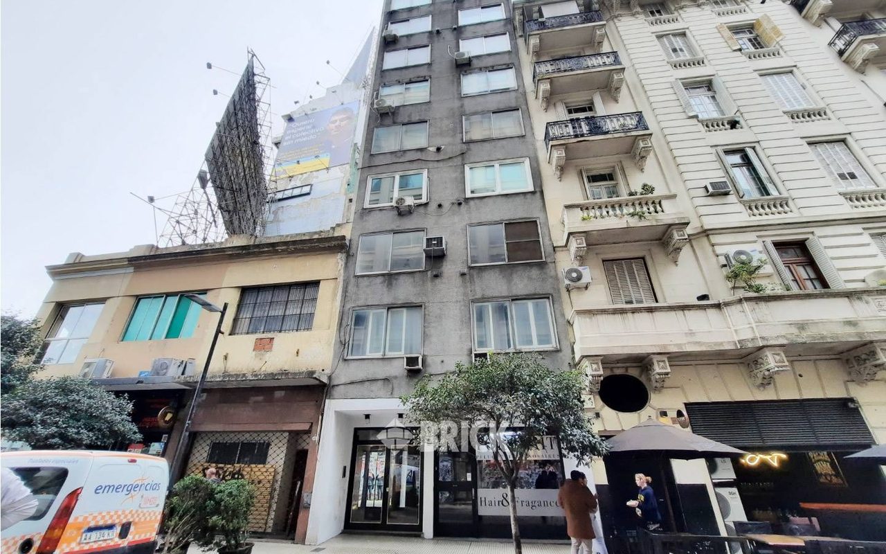 ALVEAR, MARCELO T. DE al 900 Piso 1 25