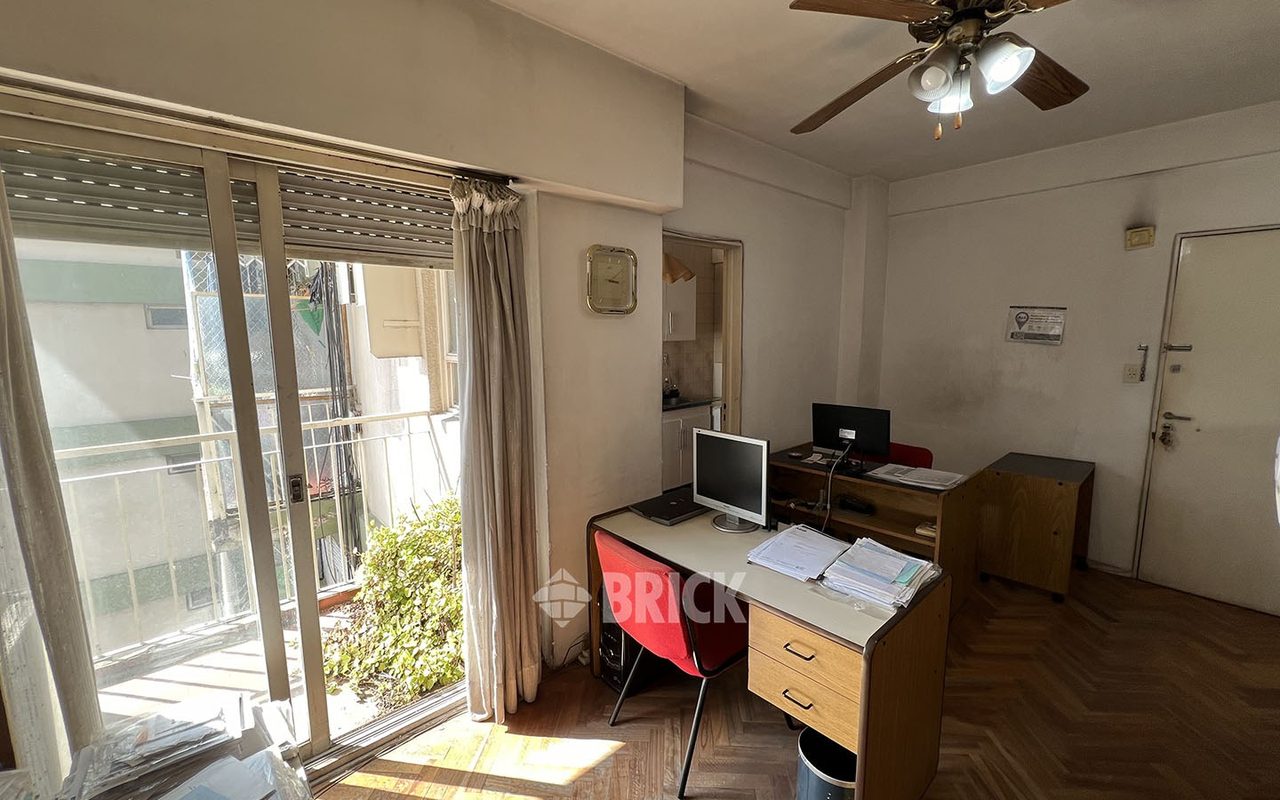 AVELLANEDA, AV. al 1800 Piso 5 1