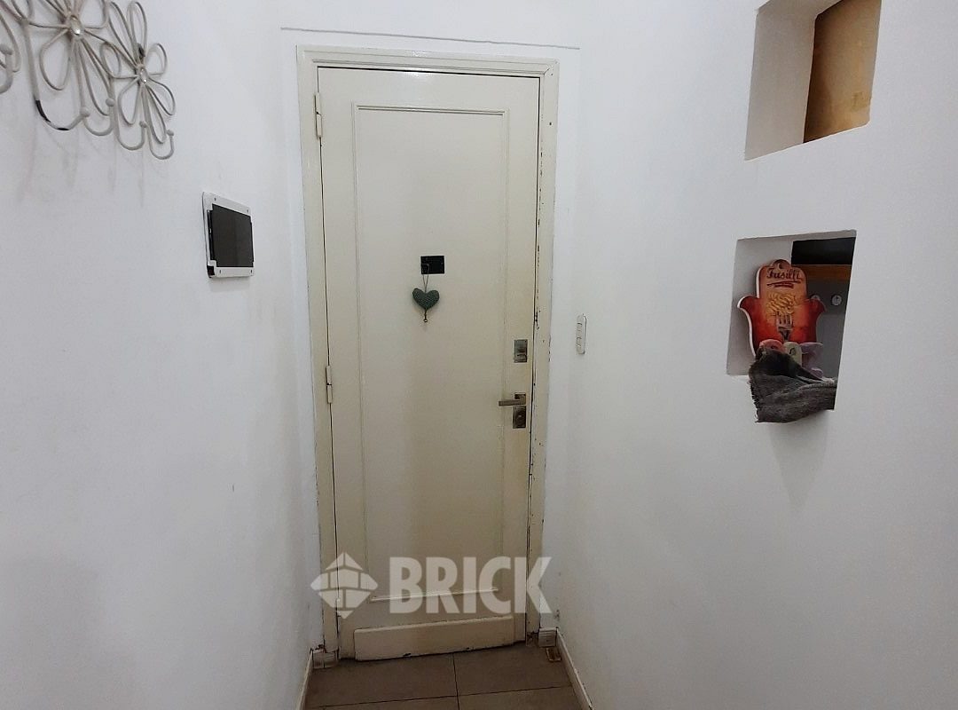 CIUDAD DE LA PAZ al 1900 Piso PB 21