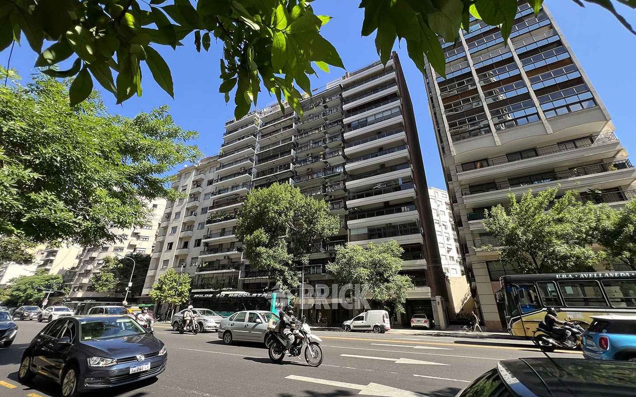 LAS HERAS, AV. al 3000 Piso 7 15