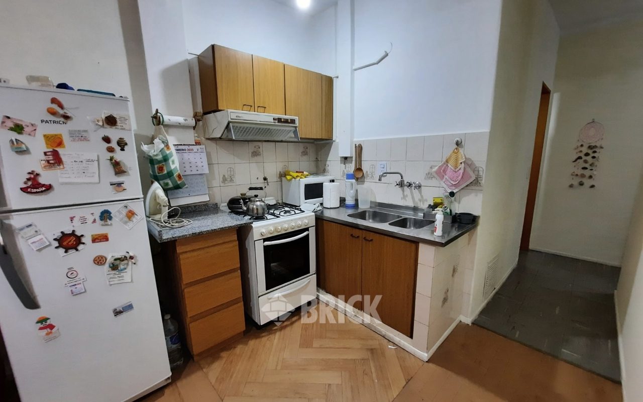 MORELOS al 300 Piso PB 6