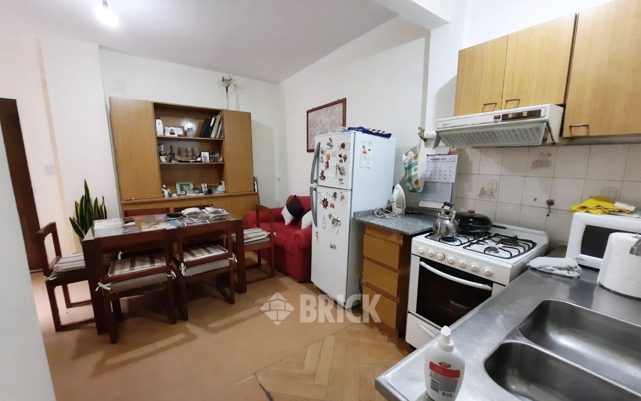 MORELOS al 300 Piso PB 7