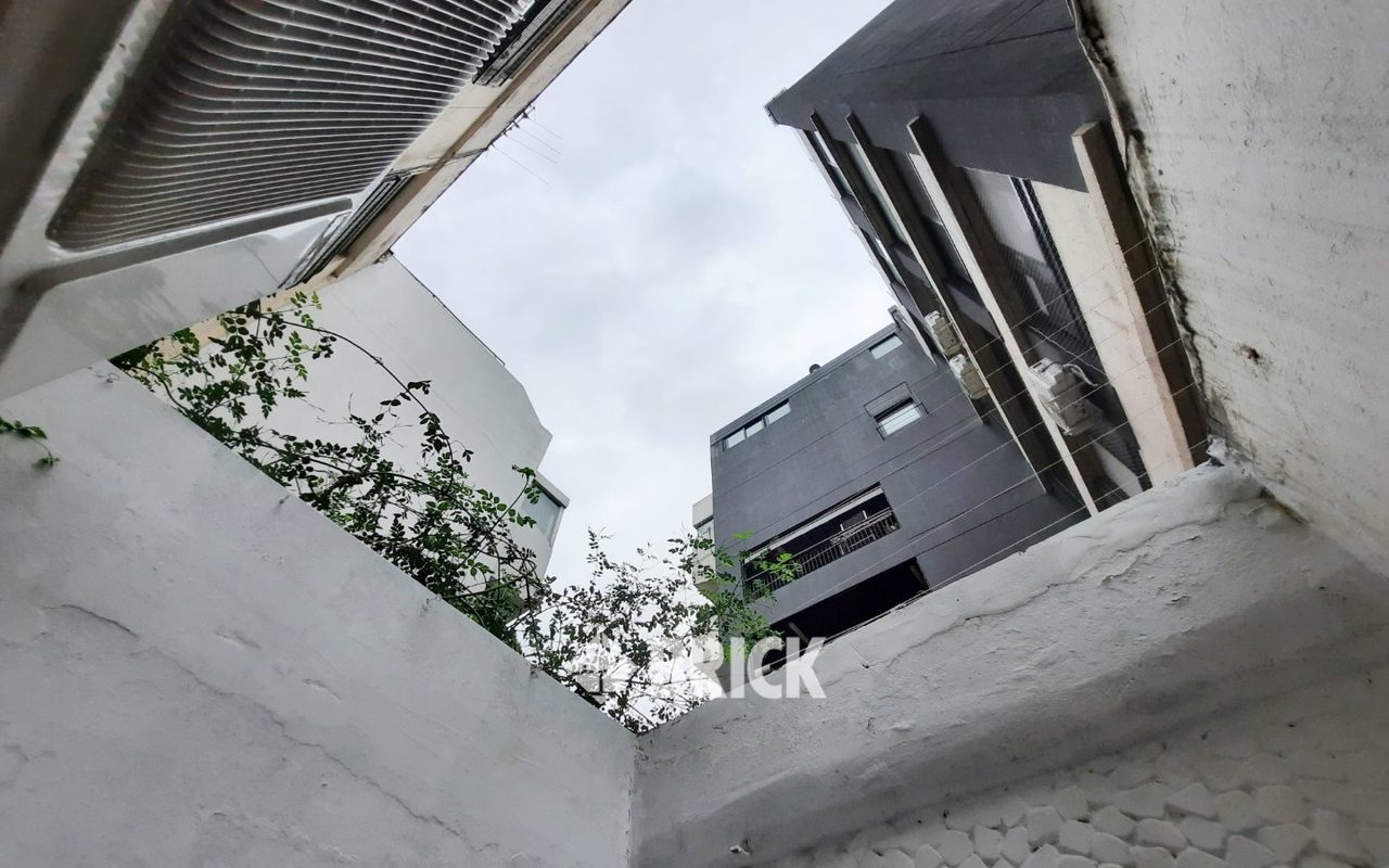 DONADO al 2200 Piso PB 9