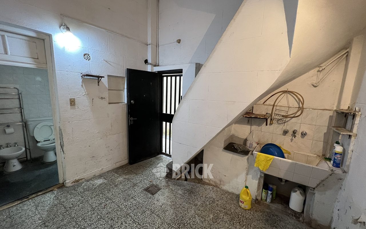 TRELLES, MANUEL al 2400 Piso PB 10