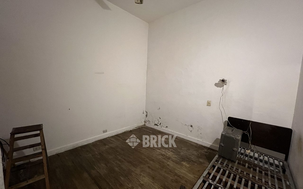 TRELLES, MANUEL al 2400 Piso PB 12