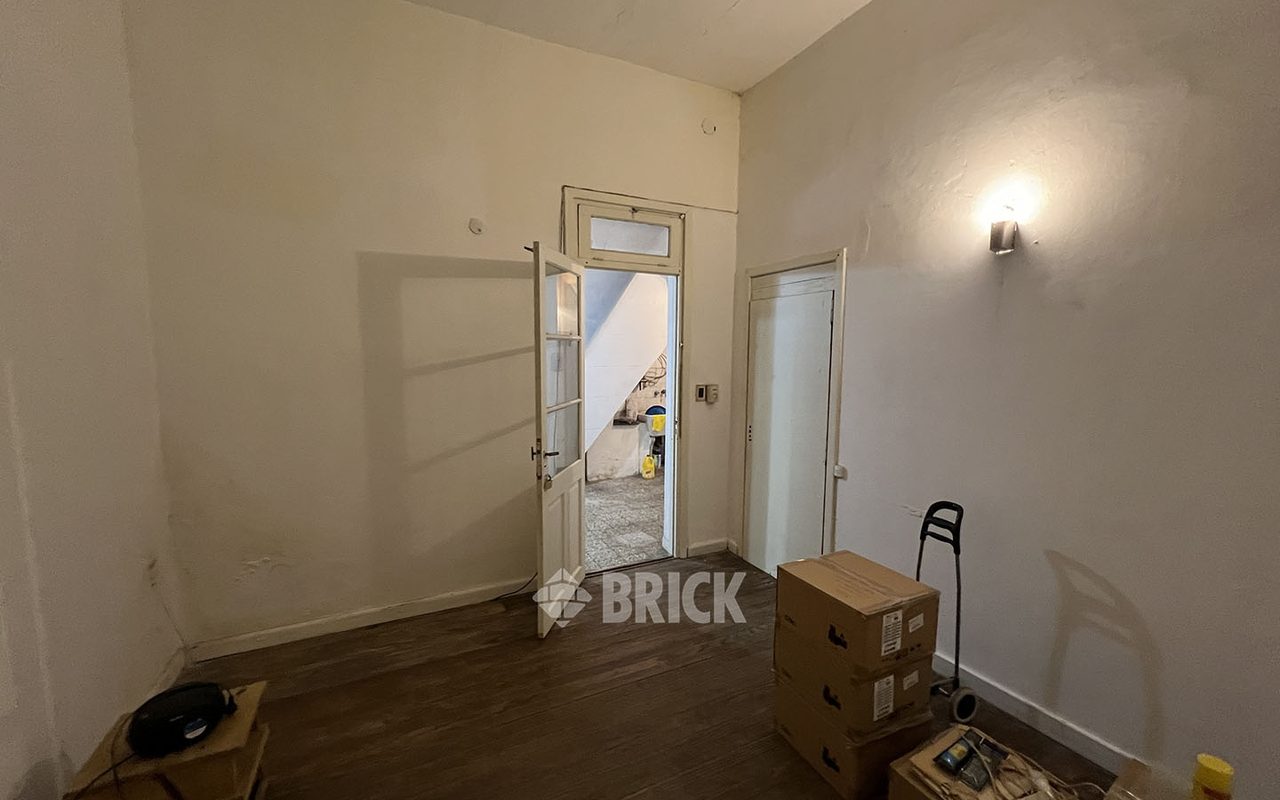 TRELLES, MANUEL al 2400 Piso PB 15