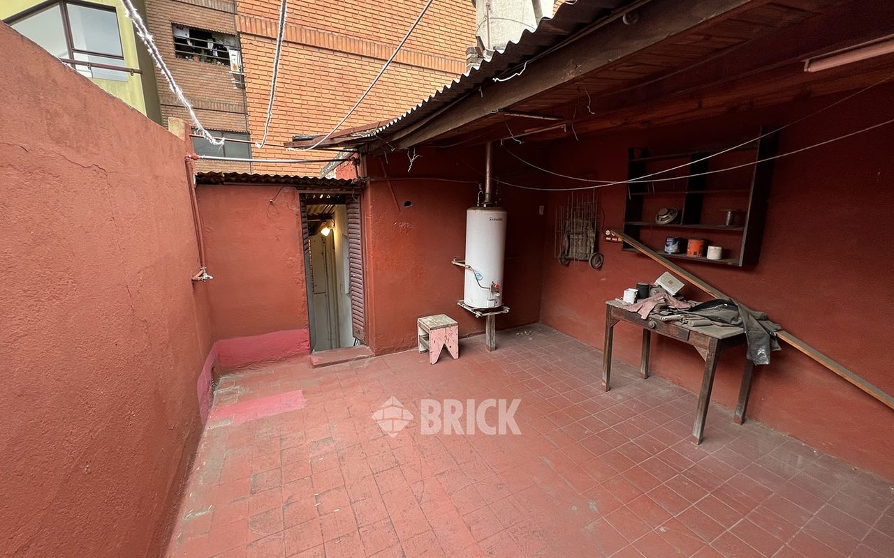 TRELLES, MANUEL al 2400 Piso PB 4