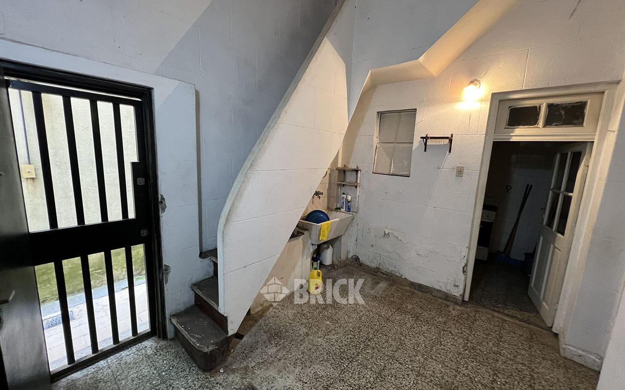 TRELLES, MANUEL al 2400 Piso PB 8