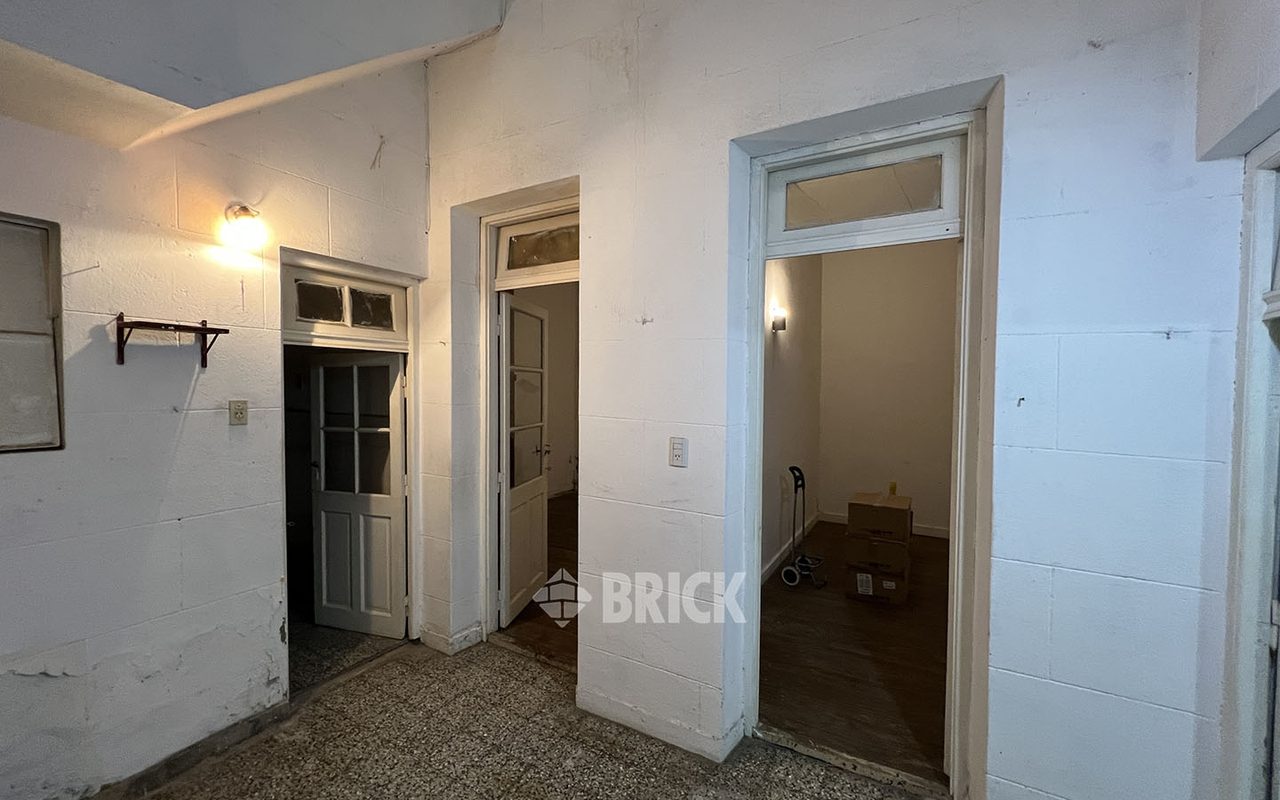 TRELLES, MANUEL al 2400 Piso PB 9