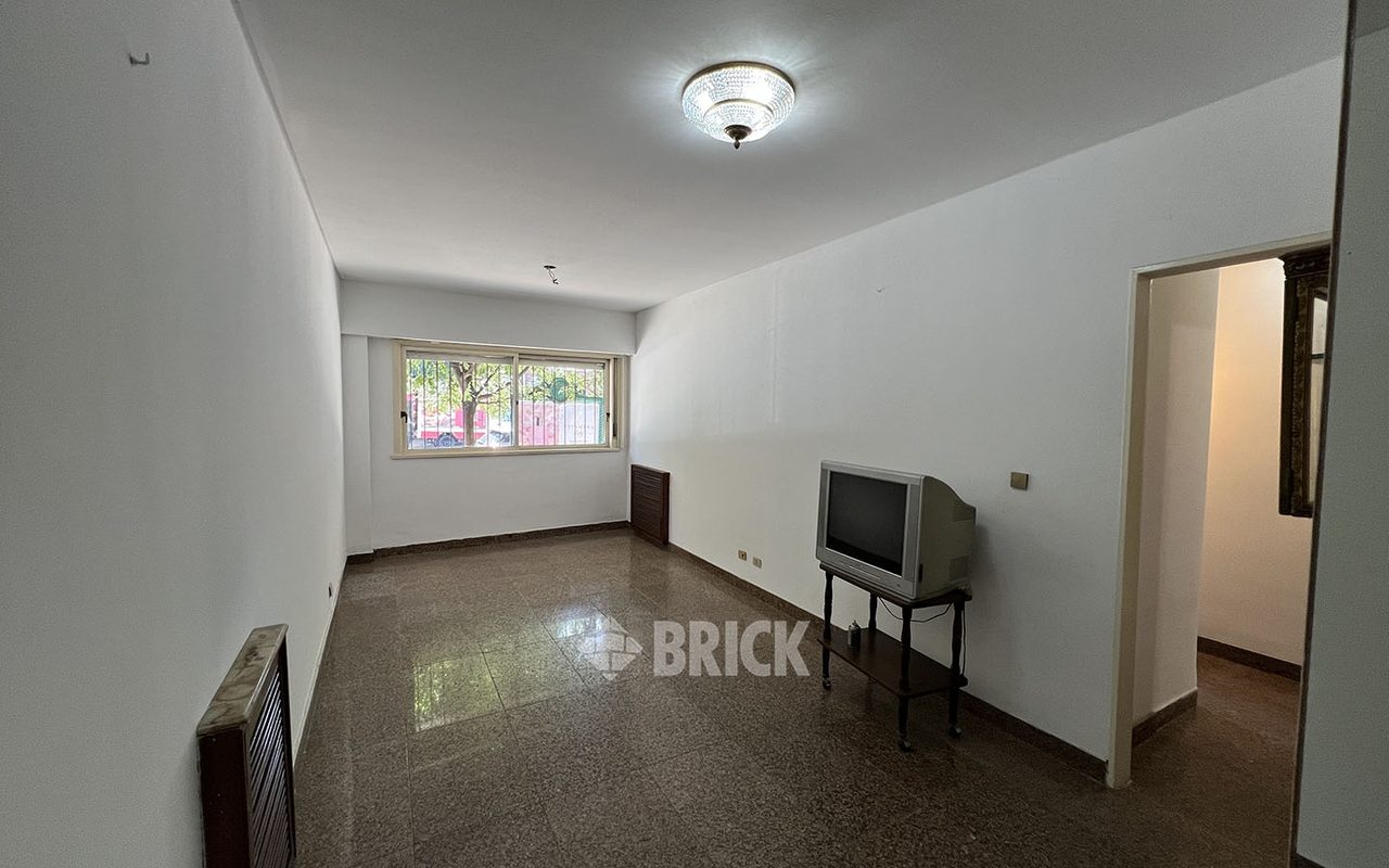 SAN JUAN, AV. al 1400 Piso PB 1