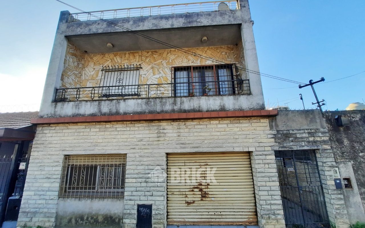 LAMADRID, AV. al 1600 1