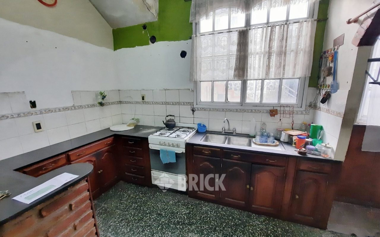 LAMADRID, AV. al 1600 12