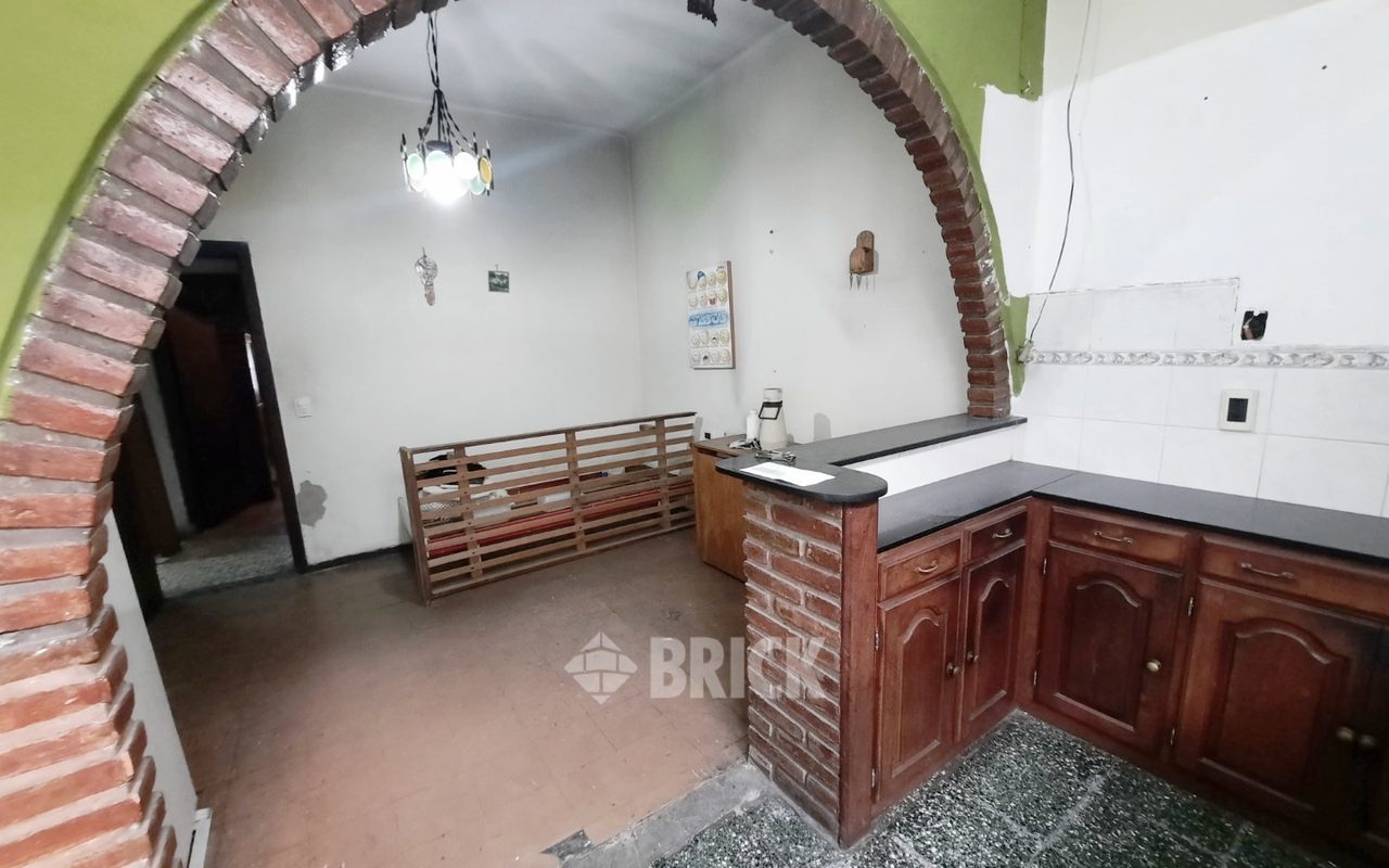 LAMADRID, AV. al 1600 13