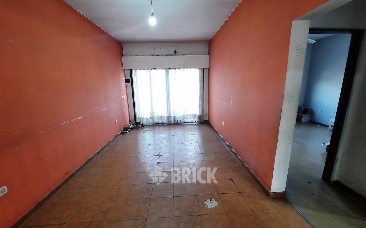 LAMADRID, AV. al 1600 32