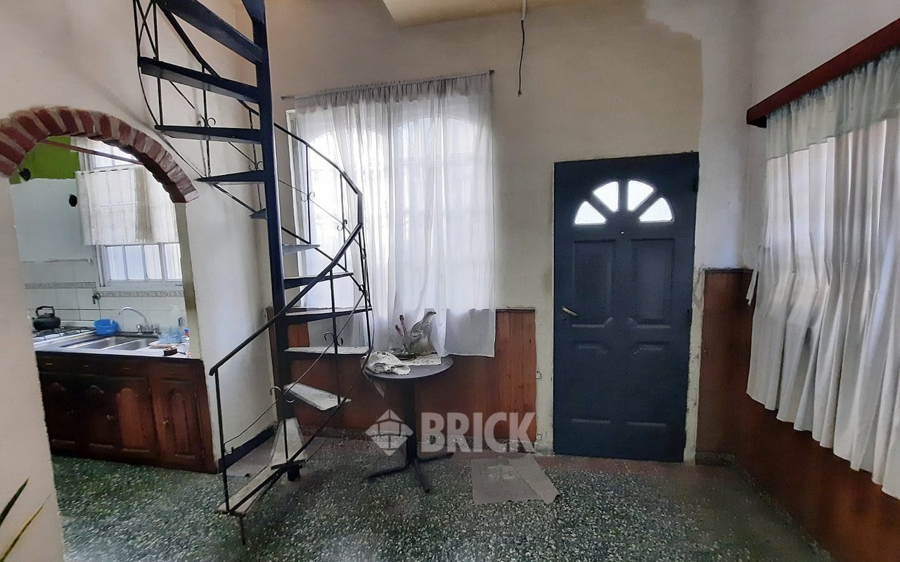 LAMADRID, AV. al 1600 7