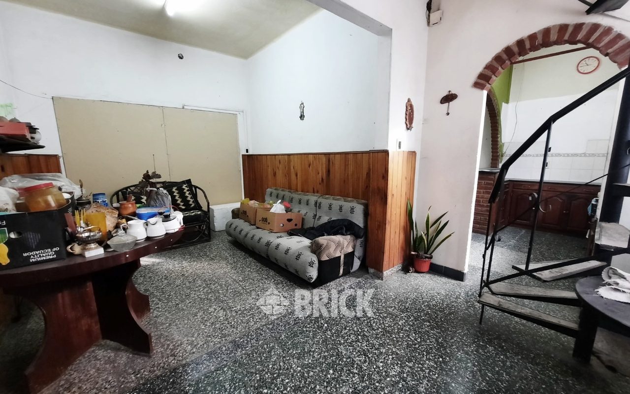 LAMADRID, AV. al 1600 9