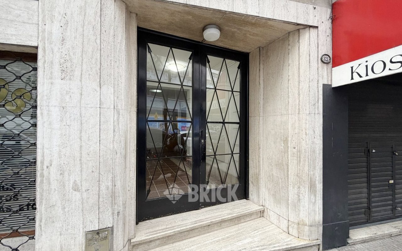JAURES, JEAN al 800 Piso PB 15