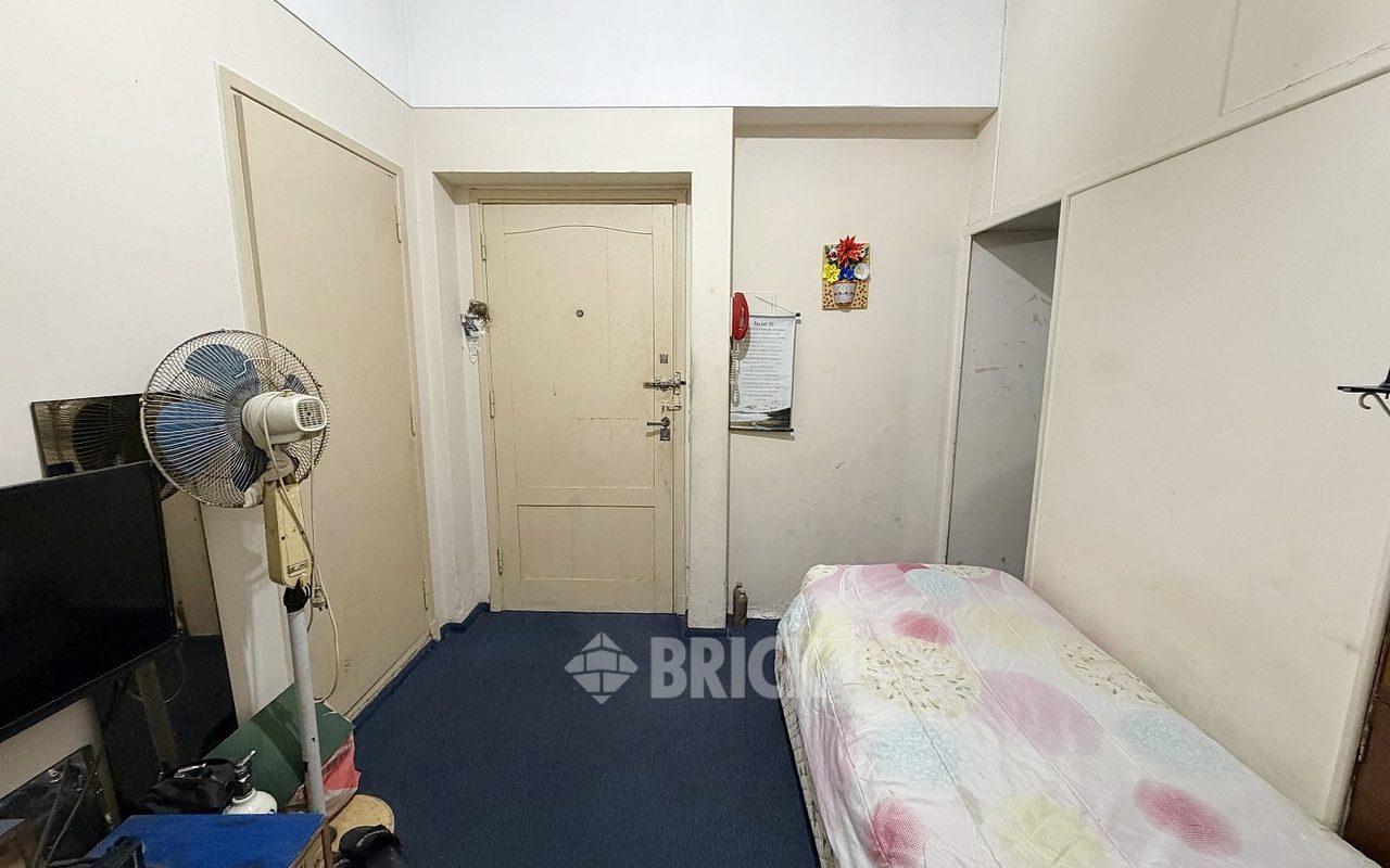JAURES, JEAN al 800 Piso PB 7