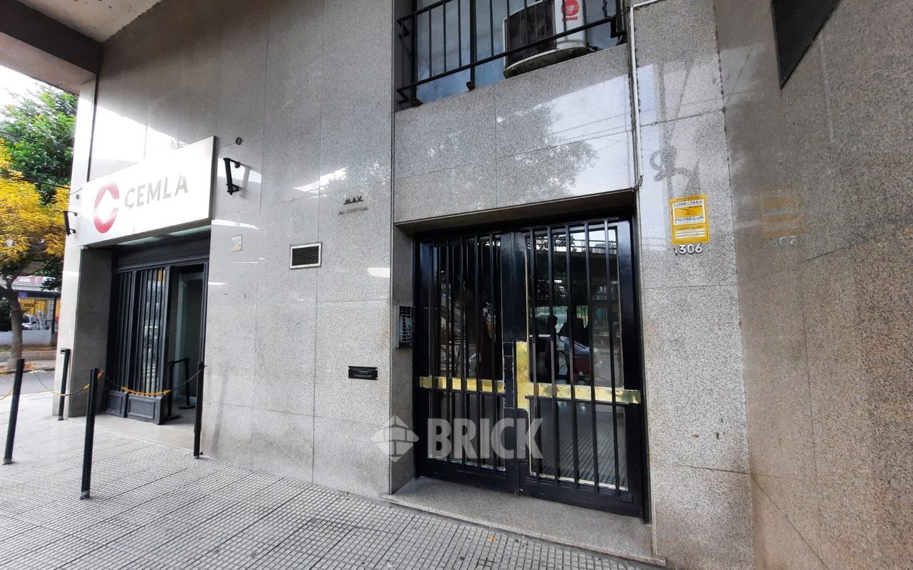 IRIGOYEN, BERNARDO DE al 1300 Piso 7 29