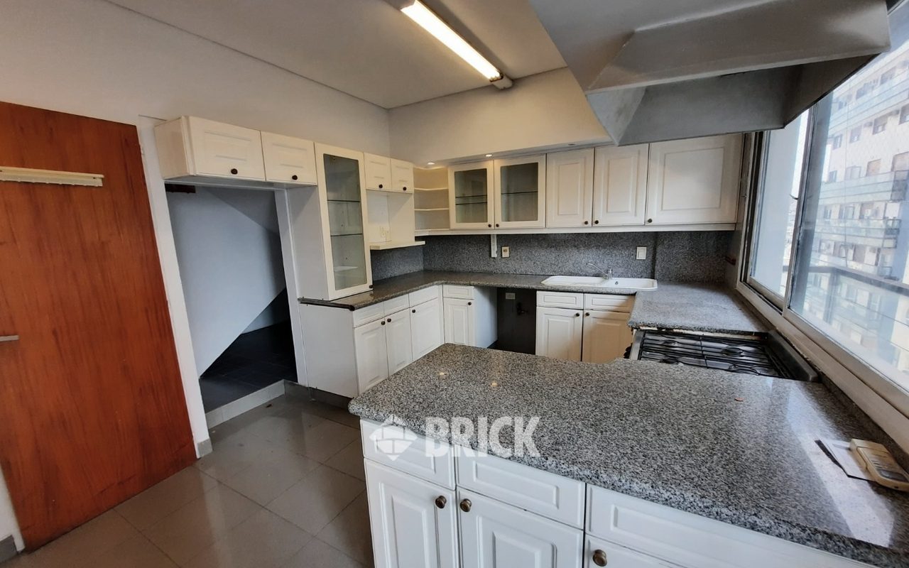 TALCAHUANO al 900 Piso 18 14