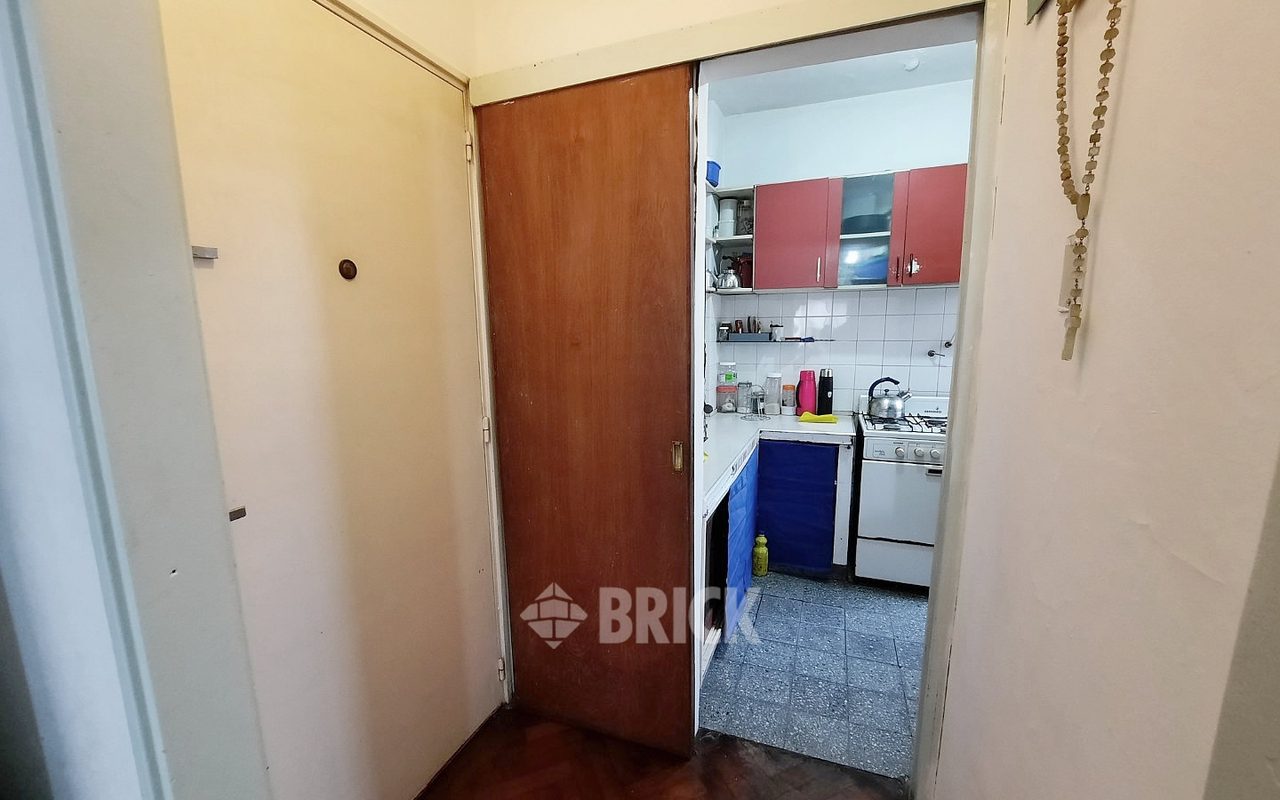 YRIGOYEN, HIPOLITO al 2900 Piso 9 16