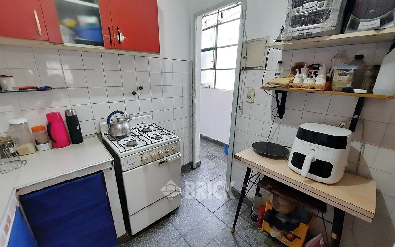 YRIGOYEN, HIPOLITO al 2900 Piso 9 18