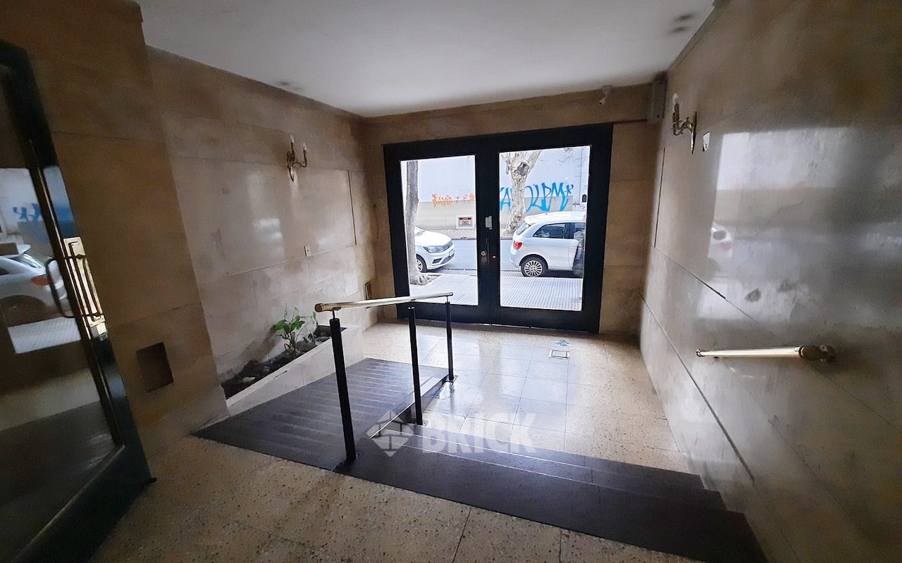 YRIGOYEN, HIPOLITO al 2900 Piso 9 24