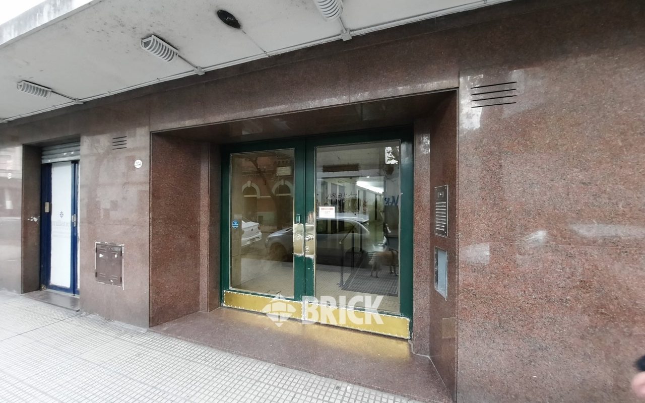 YRIGOYEN, HIPOLITO al 2900 Piso 9 27