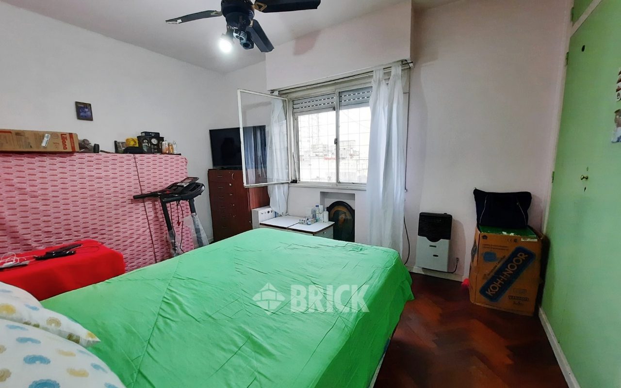 YRIGOYEN, HIPOLITO al 2900 Piso 9 7