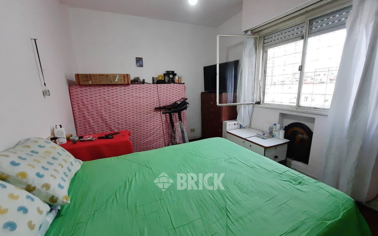 YRIGOYEN, HIPOLITO al 2900 Piso 9 8