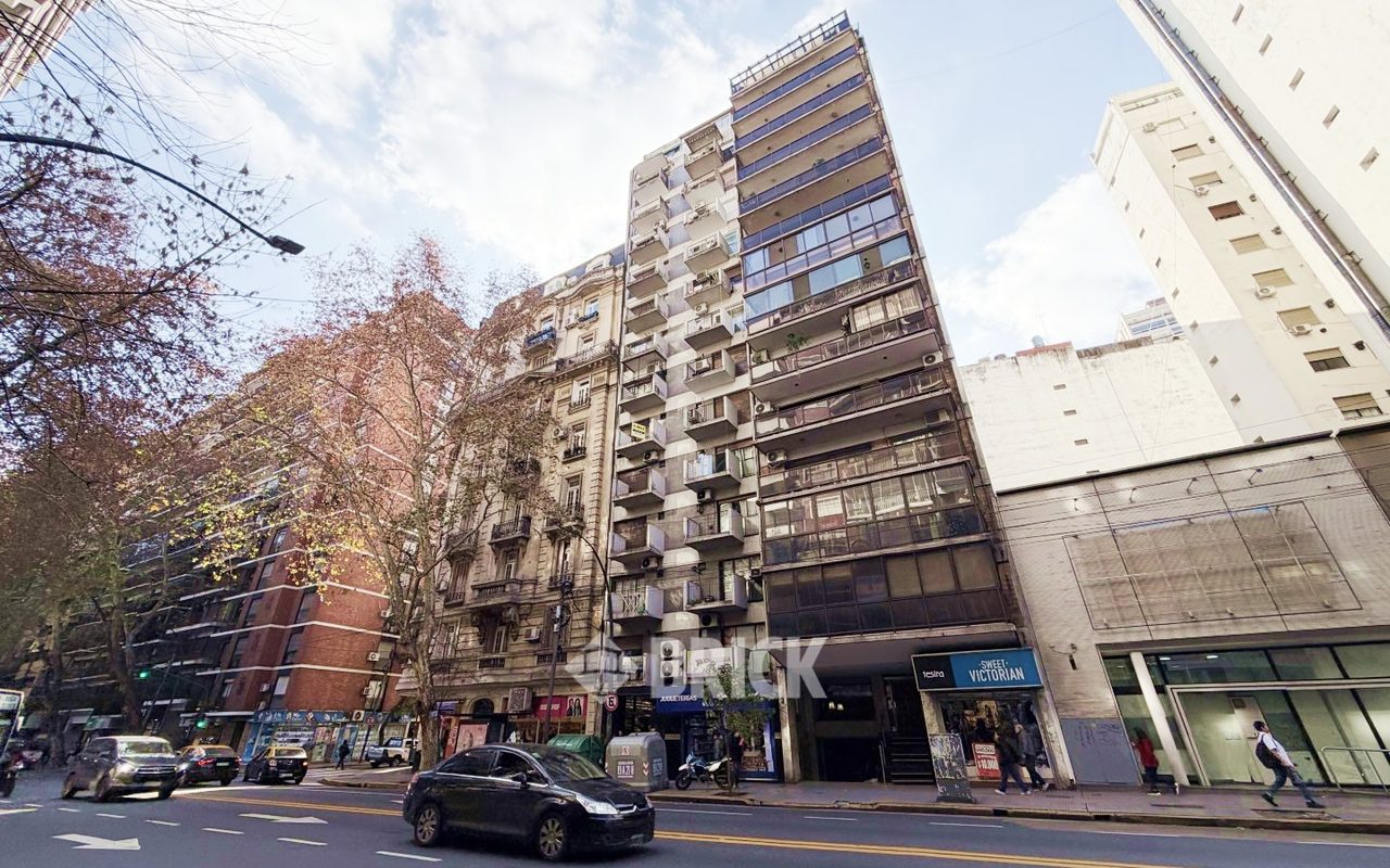 SANTA FE, AV. al 3300 Piso 5 27