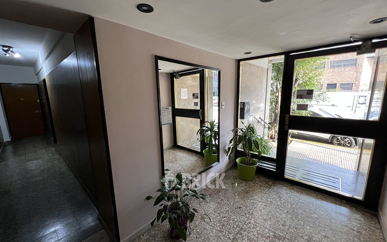 ACOYTE, AV. al 1500 Piso 7 17