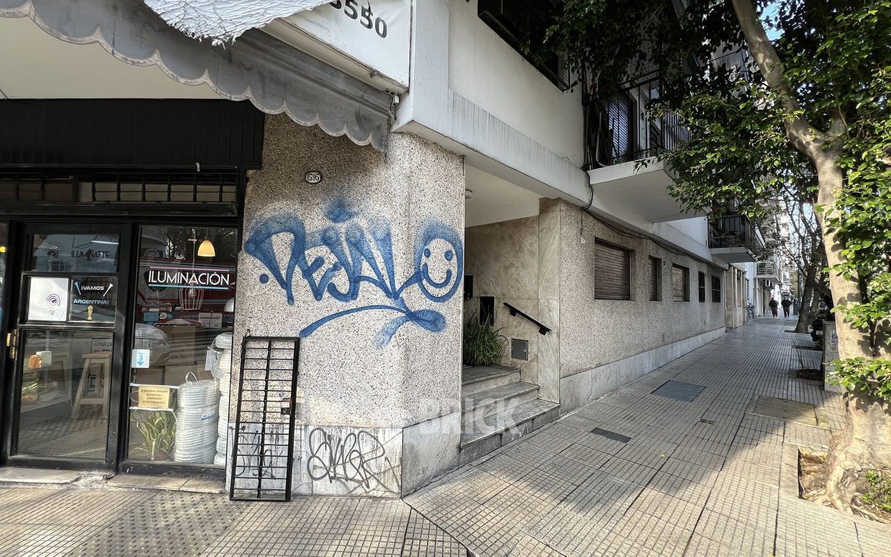 ACOYTE, AV. al 1500 Piso 7 18