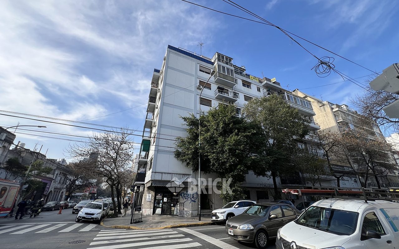 ACOYTE, AV. al 1500 Piso 7 19