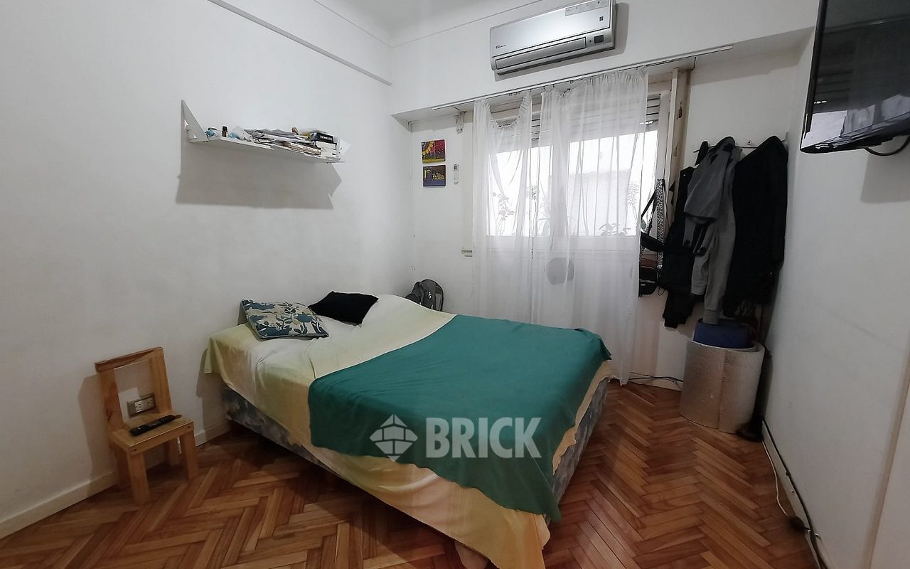 RIVADAVIA, AV. al 2000 Piso 8 11